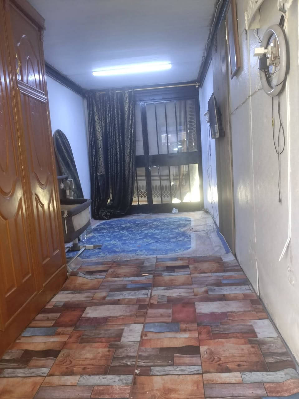 السلام عليكم كرفان مساحة 6 *3 السعر 700 عنوان بغداد مدينة الصدر لتواصل ***********
