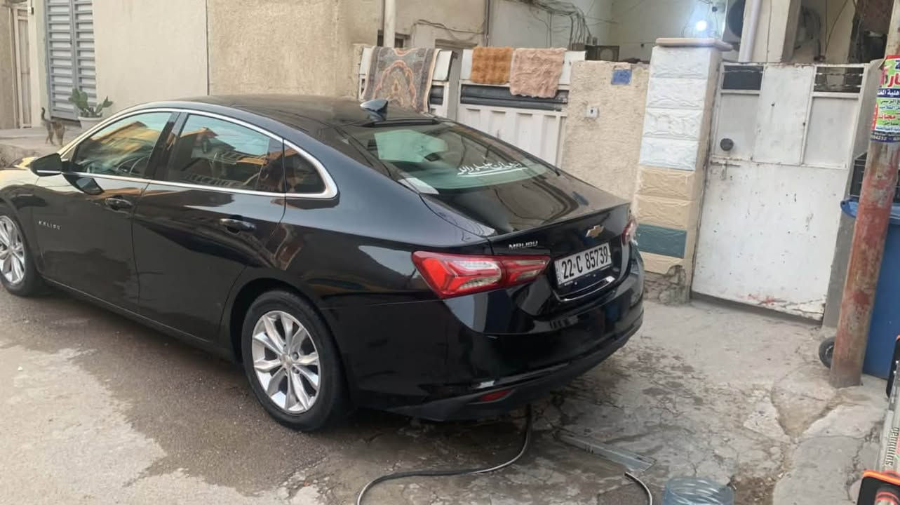 🚘 شفروليه ماليبو (فئة LT) - لون أسود ملكي فخم 🚘
✨للمتميزين وعشاق الأناقة والرفاهية، السيارة بمواصفات متكاملة وجاهزة للاستخدام:
 الموديل والفئة: شفروليه ماليبو - LT
 اللون الخارجي: أسود ملكي جذاب ولامع.
 فتحة السقف: بدون فتحة سقف (مواصفات مرغوبة وتكييف فائق الكفاءة).
⚙️ أبرز المواصفات والمميزات:
 الأداء والقوة: محرك اقتصادي وقوي يمنحك سلاسة وثباتاً عاليين على الخطوط السريعة داخل وخارج المدينة.
 الراحة والرفاهية الداخلية:
 مقاعد قماشية فاخرة ومريحة بتصميم أنيق.
 مساحات واسعة ومريحة لجميع الركاب مع صندوق أمتعة خلفي واسع.
 تكييف هواء مركزي عالي الأداء ومنظومة تبريد ممتازة تناسب أجواءنا.
 التكنولوجيا والترفيه:
 شاشة عرض معلومات وسائط متعددة تعمل باللمس.
 نظام اتصال ذكي بالهواتف (Apple CarPlay / Android Auto).
 نظام صوتي نقي ومميز، مع أزرار تحكم متكاملة من المقود.
 أنظمة الأمان والسلامة:
 وسائد هوائية متقدمة لحماية السائق والركاب.
 نظام مانع الانغلاق (ABS) ونظام الثبات الإلكتروني (ESP).
 حساسات وقوف وسائط مساعدة للركن بكل سهولة وأمان.
📌 الحالة العامة: السيارة نظيفة جدًا وجاهزة للدوام والسفر، لا تحتاج لأي مصاريف إضافية.
📞 للتفاصيل، الاستفسار، ومعرفة السعر:
يرجى الاتصال على الأرقام المرفقة أو مراسلتنا عبر رسائل الصفحة (الخاص).

السعر (110) قفل

***********
***********
