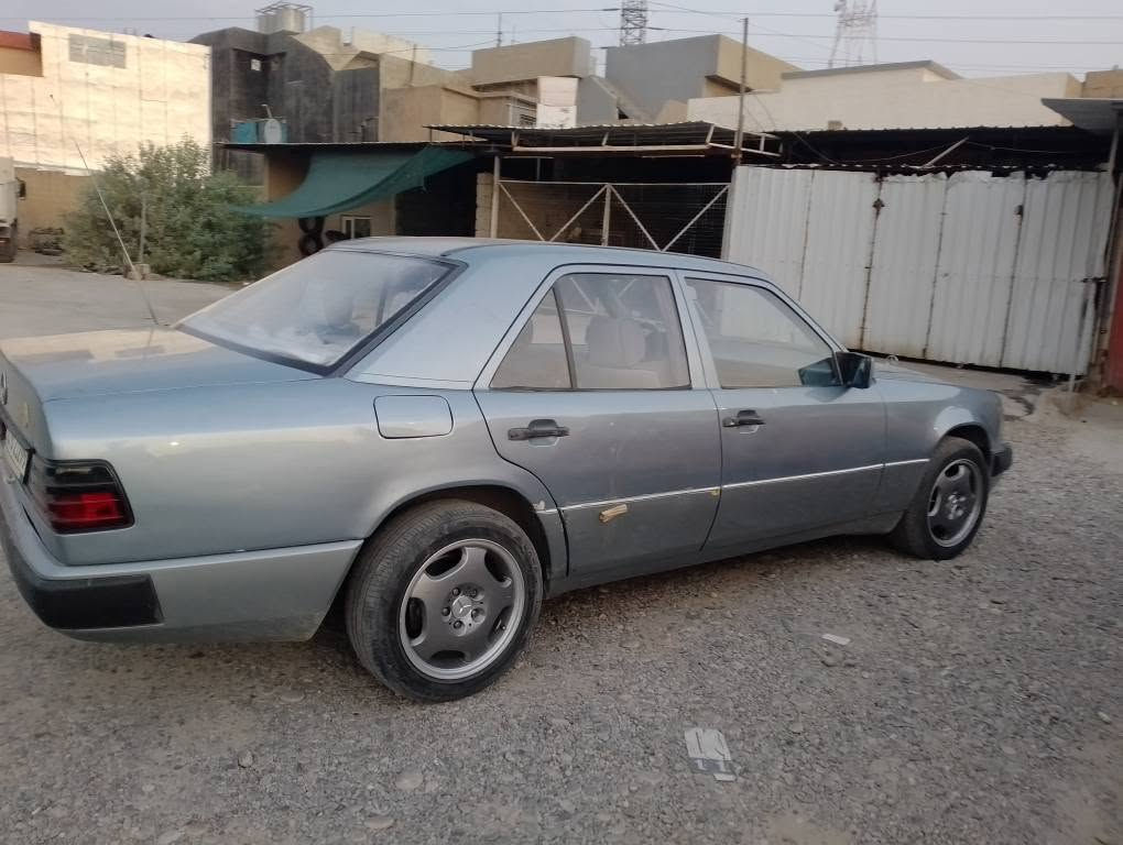 مرسيدس بو فروشتن موظيل85 ره قمو سنوي تازيه تبريت له گه ل سيوج سلايت سياريه زور جوانه كير مكينه تازيه به شه رت ***********..…*********** كركوك, العراق
