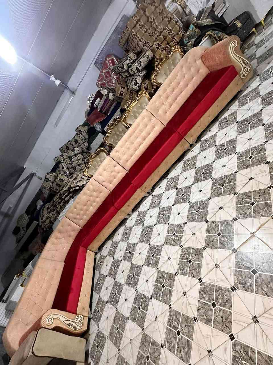 تخم ديوان 
للبيع ٦قطع
نظيف كل التفاصيل داخل الفديو 
نشتغل 
تصليح قنفات 
نشتغل كوشات
نشتغل تكيات 
عنواني ناصريه الغراف طريق ال سهلان منطقه العميرات 
***********
