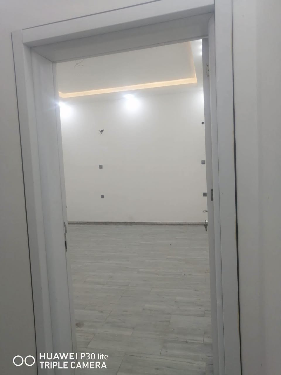 مشتمل للبيع طابقين مؤثث   ٤٧متر حي الزهراء شارع ١٥م قرب مجمع عماد سكر بيت يحتوي ارضي استقبال مطبخ وطابق ثاني غرفه كبيره وصاله وحمام  تفاصيل أكثر تصال ***********احمد الحجيمي او مراجعه مكتب ابو صلاح الحچيمي حي الزهراء مقابل القنصلية التركيه

نص مكتوب في الصور:
- HUAWEI P30 lite TRIPLE CAMERA