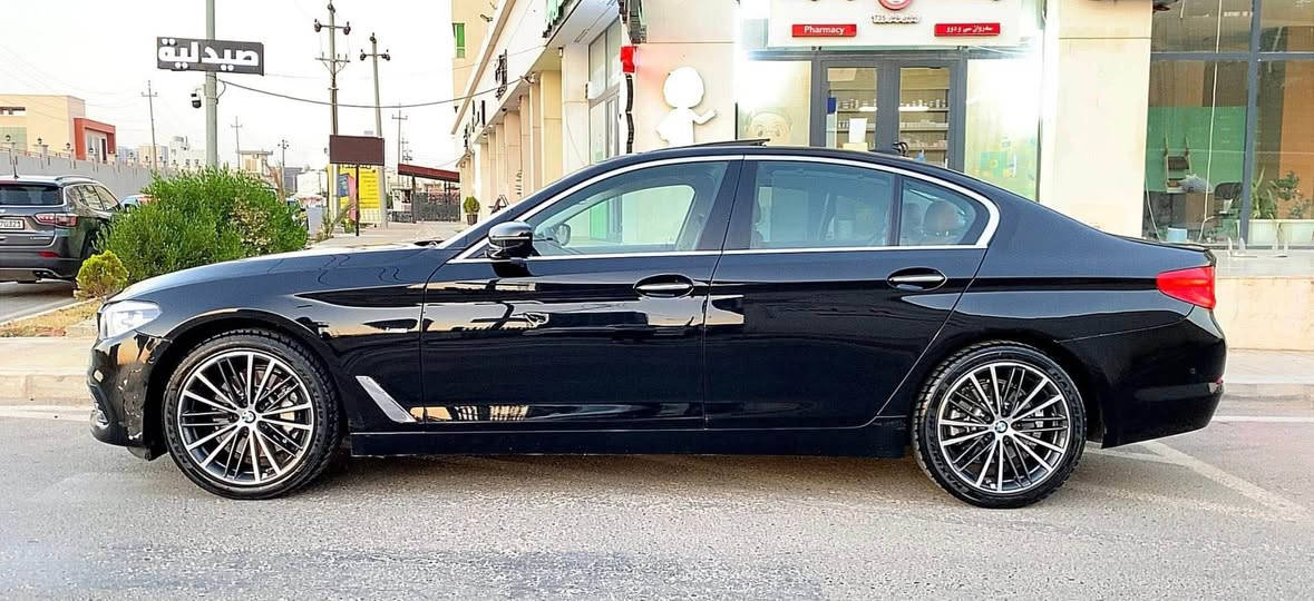 بيع فقط

السلام عليكم BMW حجم 530 وكالة العروش خليجي مديل 2017 فول مواصفات حتى الاغاني والصوت يعله ويتنصه بالاشاره فتحت سقف اناره داخليه 12 لون هواي مواصفات بيها وماكو لا كلوب ولاعطل ولامسج     خرسه متسمع لها صوت جداً ناعمه ماشاء الله 

السياره صارت بيها طخه رجع عليها ابو بيكم وهيه واكفه وضربها خشم البنيد فقط انصبغ على كد الطخه مبين قطع الصبغ  بدون داخل وبيها سونارات 2  وبيها بارد بالهلال مال جاملق الخلفي ممبين 

مبيها كل نقص بدون ايرباك السياره ميحتاج لها غير صبغ الدعاميه الاماميه فقط لن مشخطه 

رقم اربيل شبه مميز حلو السياره شرط تراي ل اربيل 

مكانها بغداد السيديه 

سعرها (((((((((((((((((((((.   225       )))))))))))

للاستفسار متواجد عام ووتساب *********** ابو يوسف بغداد, العراق
