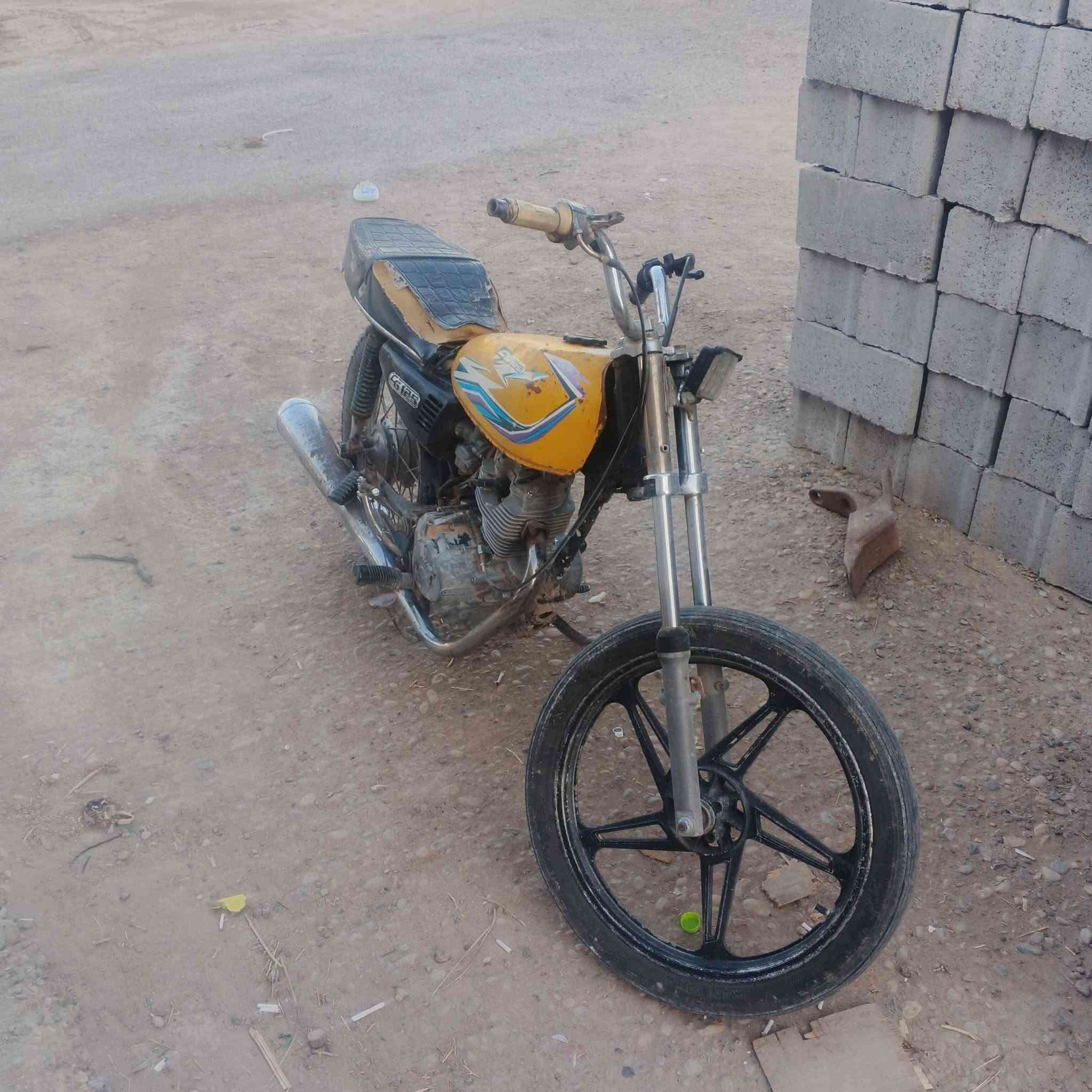 سلام عليكم دراجه للبيع  سعر 200وبيه مجال  ‏‪***********‬‏

