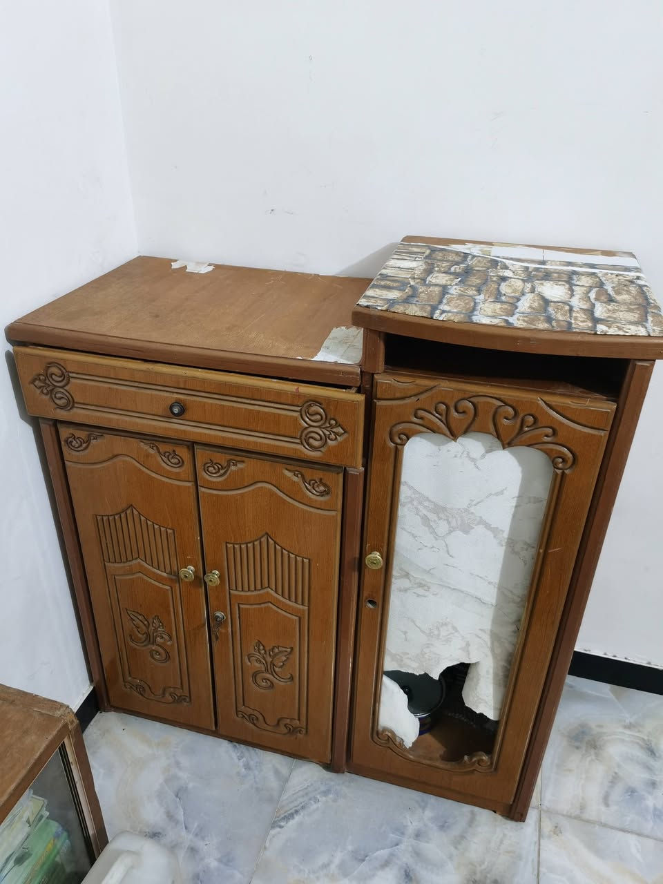 سلام عليكم

 ميز بهذا الشكل يرهم عليه بلازما وهواي أمور مثلاً ستلايت أو بلي ستيشن وبنفس الوقت لخزن عدة أمور بدون جامة
السعر خاص

مكاني شارع ٣٠ قرب مؤسسة الشهداء

للتواصل ***********
