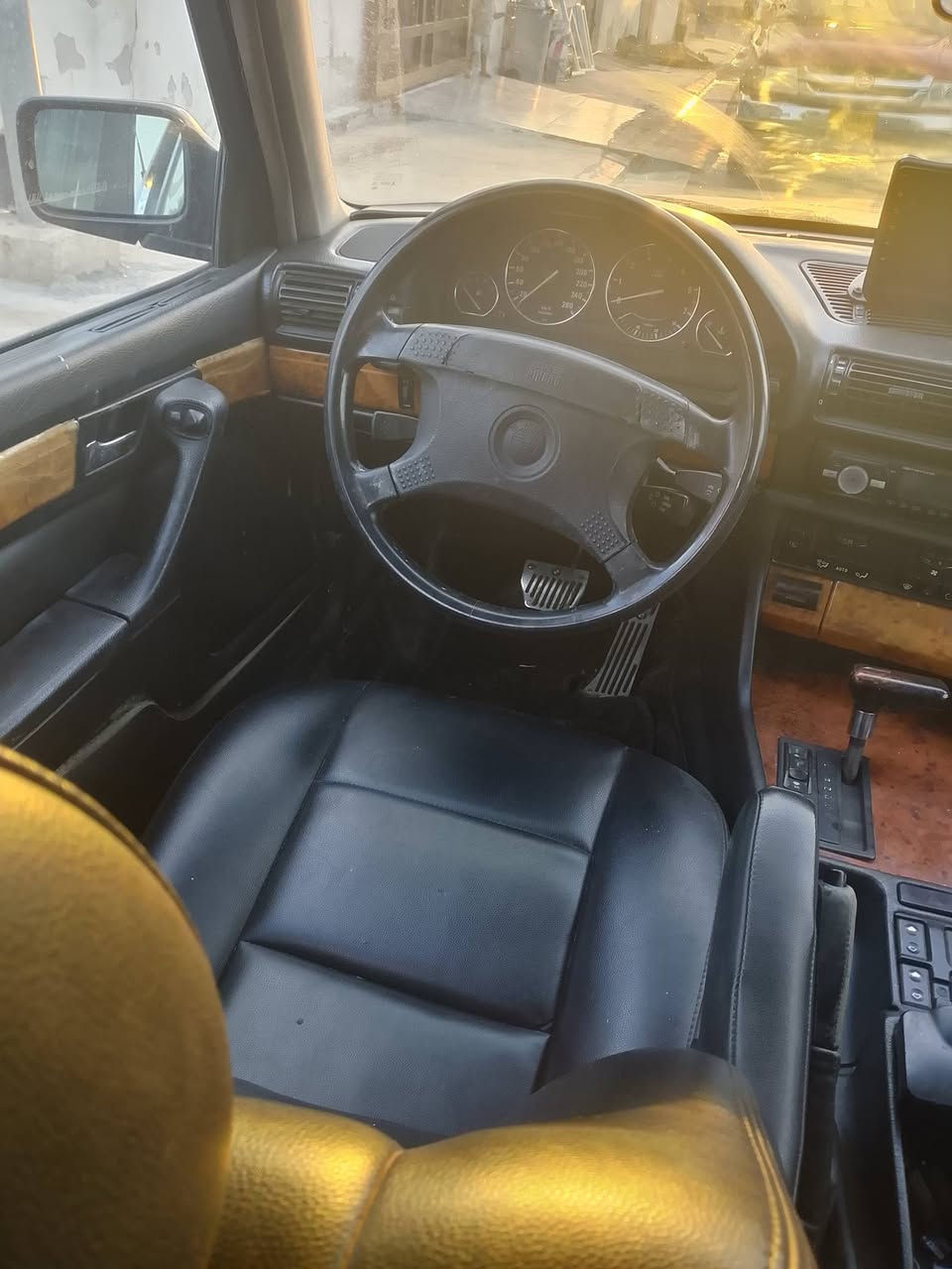 السلام عليكم اخوان BMW735  موديل 1991سيارة نشطة ومابيها مصرف خلاص رقم جديد سنوية جديدة فول توماتيك كشنات تدفئة بدون سلايت سيارة كاملة مكملة تبريدها ثلج ومابيها اي نقص مكان السيارة اربيل  سعرها 47 واتساب فقط ***********واتساب فقطط
