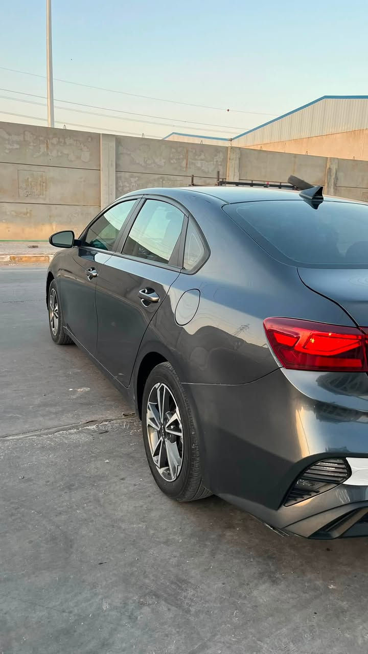 سلام عليكم كيا فورتي مودبل 23مكينه 2000دوش كير cvt8نمر
مكفولات ضربتها جاملغ امامي فقط وبيها صبغ جاملغ خلفي على كد شبر ماشيه 100الف كيلو حقيقي مواصفات نص فول رقم واسط سنويه لل30تحويل مباشر باسمك 
جاهزه وناعمه كلش 
سعرها 135وبيها مجال للشراي 

***********

