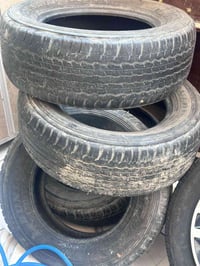 تخم تايرات مستعمل للبيع  لاندكروز قياس 18  07730236684
