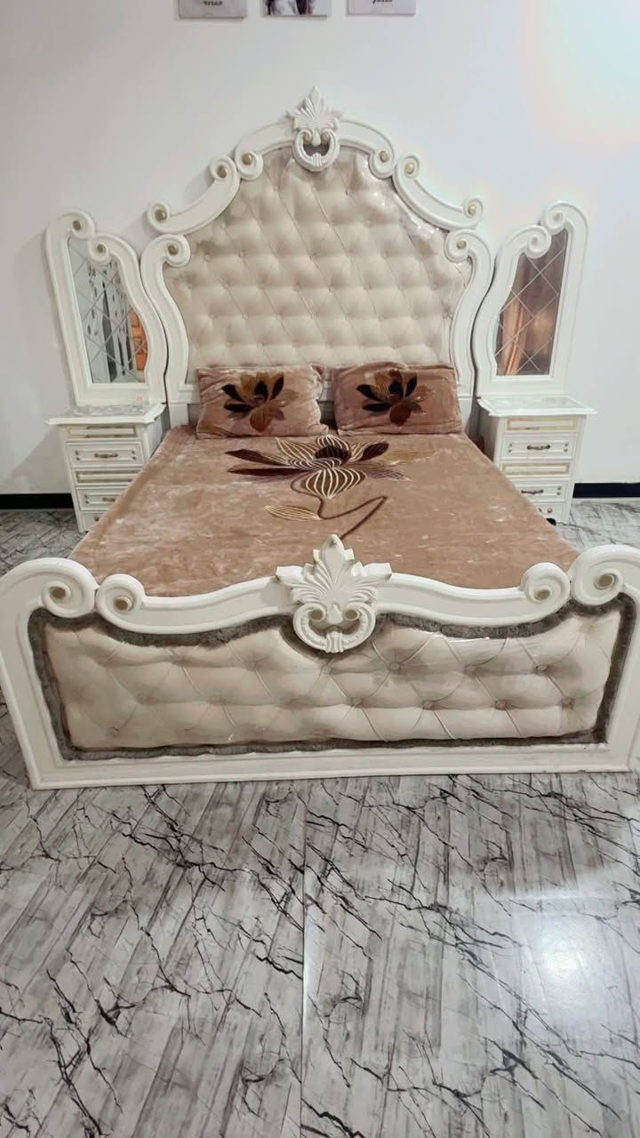 السلام عليكم غرفه اخشاب صاج تصميم تركي غرفه جديده صارله ٤ اشهر عندي 
نضيفه حيل سعرها ٩٥٠ وبيها مجال مكاني بابل الحصوه 

‏‪ ***********‬‏☎️
