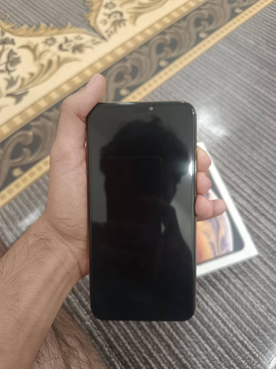 ايفون اكس ماكس
بطاريه ٩٠ 
نموذج M 
ذاكره 256 
مبدل فقط شاشه اصليه ٣ خيارات وحتى ماطالع بالإعدادات مبدله 
كلشي شغال عدا الفيس إيدي متوقف 
جهاز كلش نظيف وحلو تفحصه ع راحتك 
سعره 180 وبيه مجال 
رقم التواصل ***********

