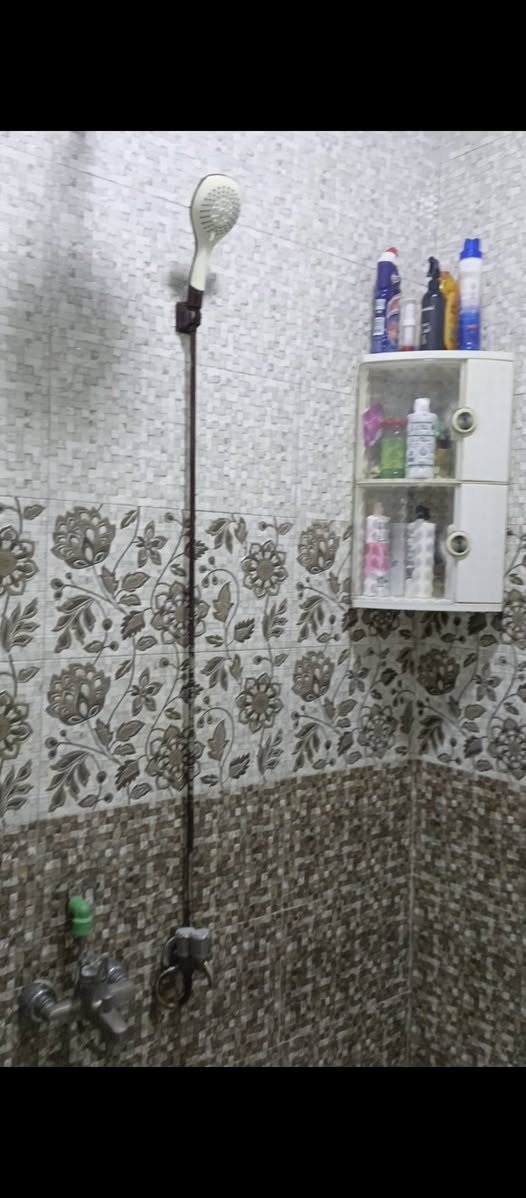 السلام عليكم ورحمه الله وبركاته
لدينا بيت 100 متر يتكون من طابقين الطابق الاول استقبال وصاله ومطبخ بارد وحار وغرفه وحمامات داخليه وخارجية والطابق الثاني غرفه وصاله وحمامات ومخزن سندويج في السطح اليبت بنيان حديث 

العنوان الكوفه قرب فلكت الدلال 

الاستفسار على الرقم ***********
