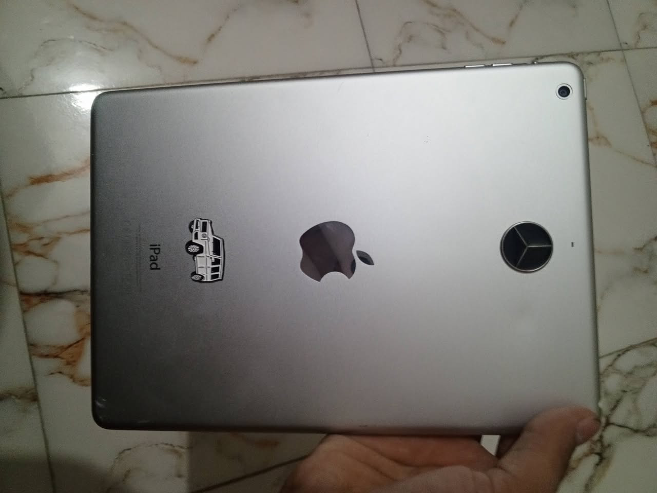 السلام عليكم ايباد Apple Air1 ذاكرة 32 الجهاز كلشي شغال بي حساب موجود بل الجهاز البطارية نضيفة ما بيها اي صرف الشاشة ما بيها شي سبيكرات الجهاز شغالات السماعة الداخلية والخارجية شغالات يعني الايباد كامل يفيد يوتيوب مواقع التواصل الاجتماعي موجودة السعرة 100للعلم الشاحن 
موجود الرقم ***********
مكاني بغداد الزعفرانية نهاية الأربع شوارع
