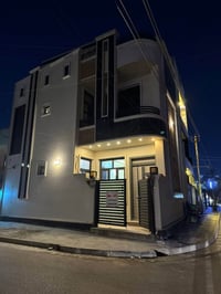 حي الجامعة • ركن شارع ١٥م • دار درجة أولى