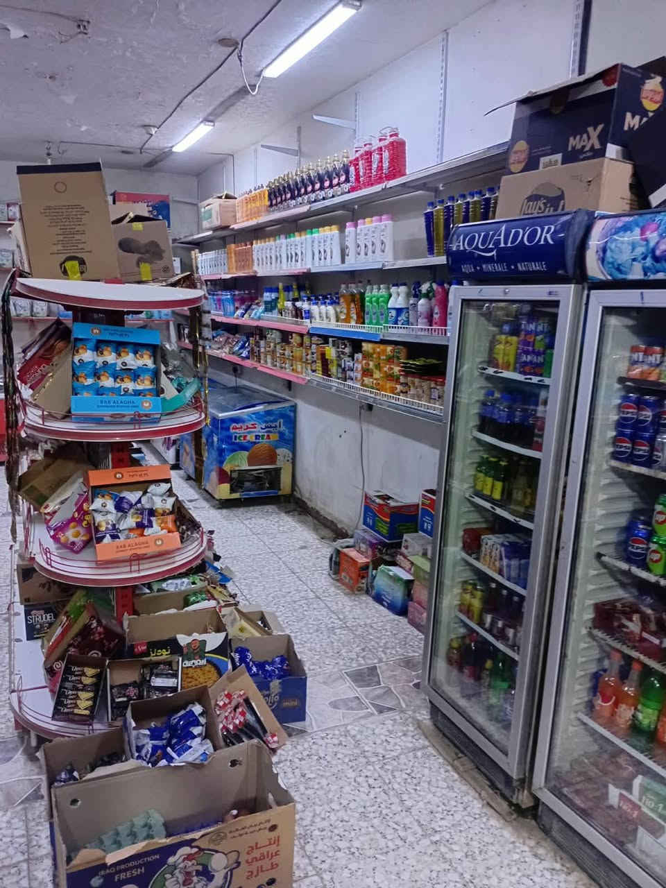 السلام عليكم اسواق للبيع منطقة الاستكشافات ايجارها 300 دخلها خير منه الله يمك مدرسة اتصال على رقم الهاتف ***********
