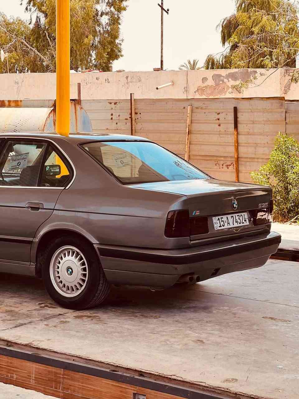 سلام عليكم اخوان عندي سياره نوع 
BMW/E34/535i 

موديل 1991
محرك وكير بحاله جيده جدآ 6سلندر 3.500
مكفوله من الضربه مصبوغه عام بسبب الجراد 
وارد ياباني 
كير اوتو 
دركه ايرباك 
جام كهرباء 

تخم تاير جديد
كهربائيات كامله 
تبريد شغال 
سياره رقم دولي جديد هزه جديده 
رقم انبار مشروع وطني 
السياره باسمي 
موقع السياره كربلاء 
رقم تلفون ***********
متواجد عل فيس بوك 
السياره بيع او مراوس حسب القناعه 
السعر (50) وقابل للتفاوض
