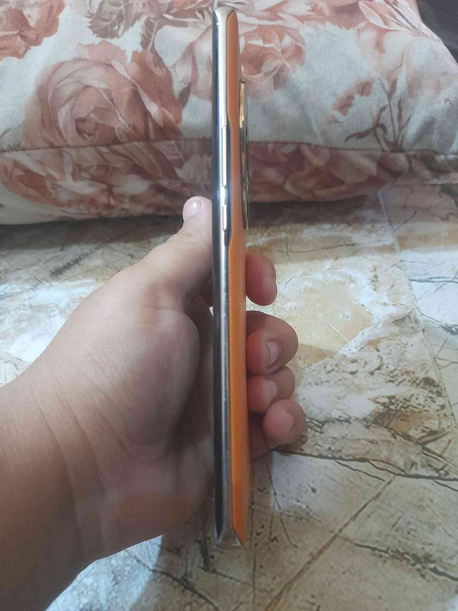 تليفون للبيع جهاز مقفول يريدله سوفت جهاز نضيف وبلادي كلشي مامبدل بي ذكره 256 النظافه فول بس يرادله سوفت ب275مكاني ديالى بعقوبه تقاطع الساده الاتصال على الرقم الموجود او مراسله الواتس ***********
