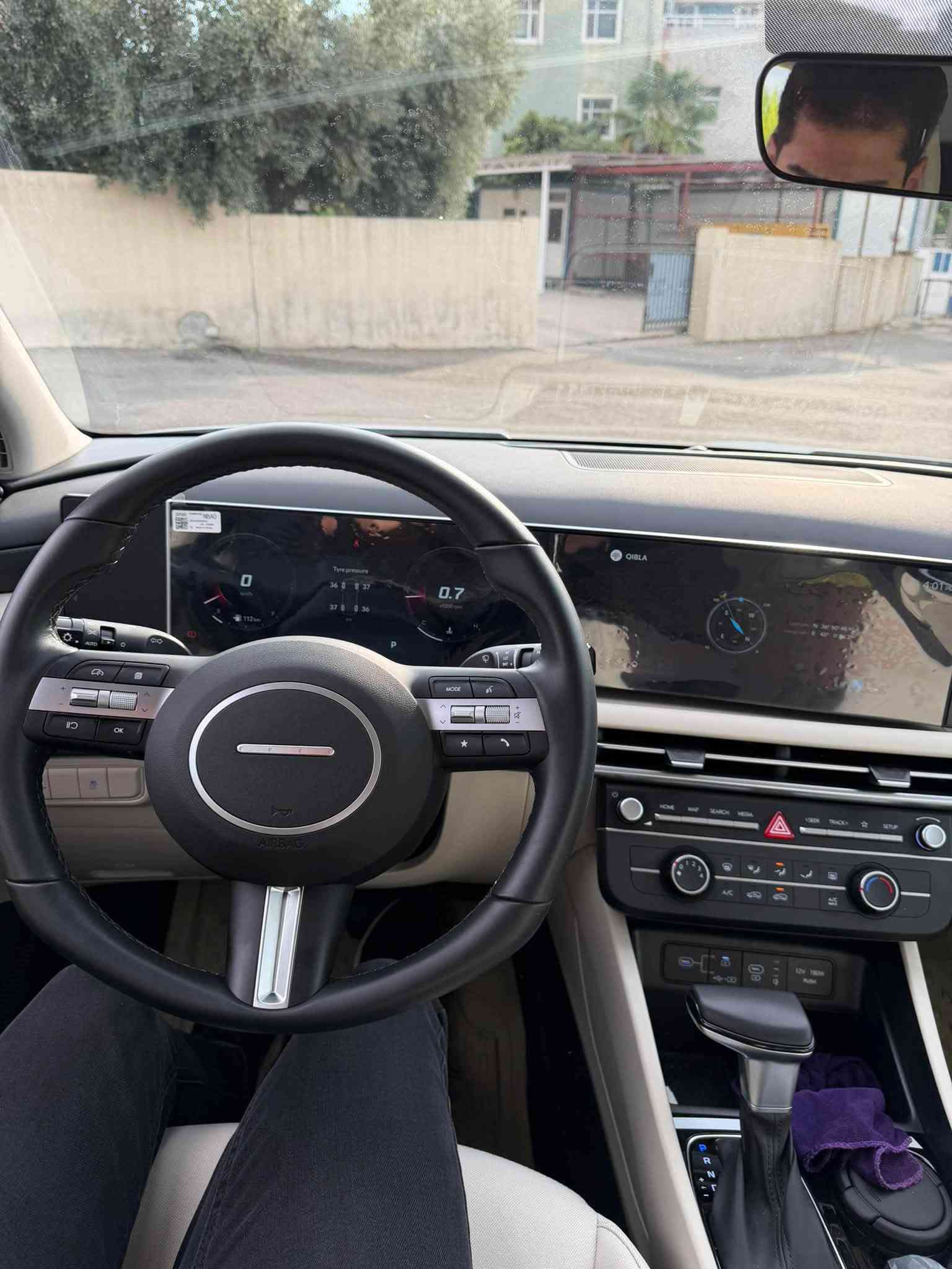 توسان موديل 2026 سياره خلجيه سفر شركه ما ماشيه الف سياره فول فرل موسفات بس بدون بانوراما سوجين بصمه شاشه الكتروني يشحن تلفون كوشن كارباي داخل اصفر يعني موسفات فول فول سياره صفر شركه بدون كل شي مكفوله كفاله عامه من كل شي سعر سياره 210 ورقه بيها شويه مجال ***********
