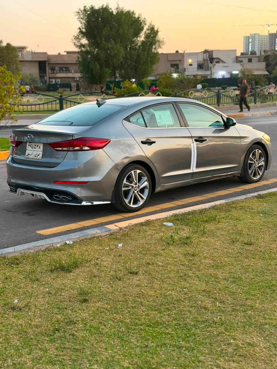 🚗 للبيع | هيونداي إلنترا Limited موديل 2017 وارد أمريكي 🇺🇸
حادثهة 3 قطع صبغ جاملغ وبنيد والباب سيارة نظيفة جداً وبحالة ممتازة، جاهزة للاستخدام بدون أي مصاريف.

المواصفات:
 الفئة: Limited (فل أوبشن) ناقل حركة أوتوماتيك محرك اقتصادي وقويشاشة لمس أصلية كاميرا خلفية تحكم بالمقود (ستيرن)مثبت سرعة
 بلوتوث – USB – AUX
تشغيل بالبصمة (Smart Key)
 جنوط ألمنيوم أصلية
 إنارة LED نهارية
منظومه زنون صدر مبدل كله جديد 
داخلية نظيفة جداً مع أغطية الحماية ما زالت موجودة

💰 السعر: (97$)
📍 الموقع: (بغداد حي التراث )
📞 للاستفسار: (***********)
