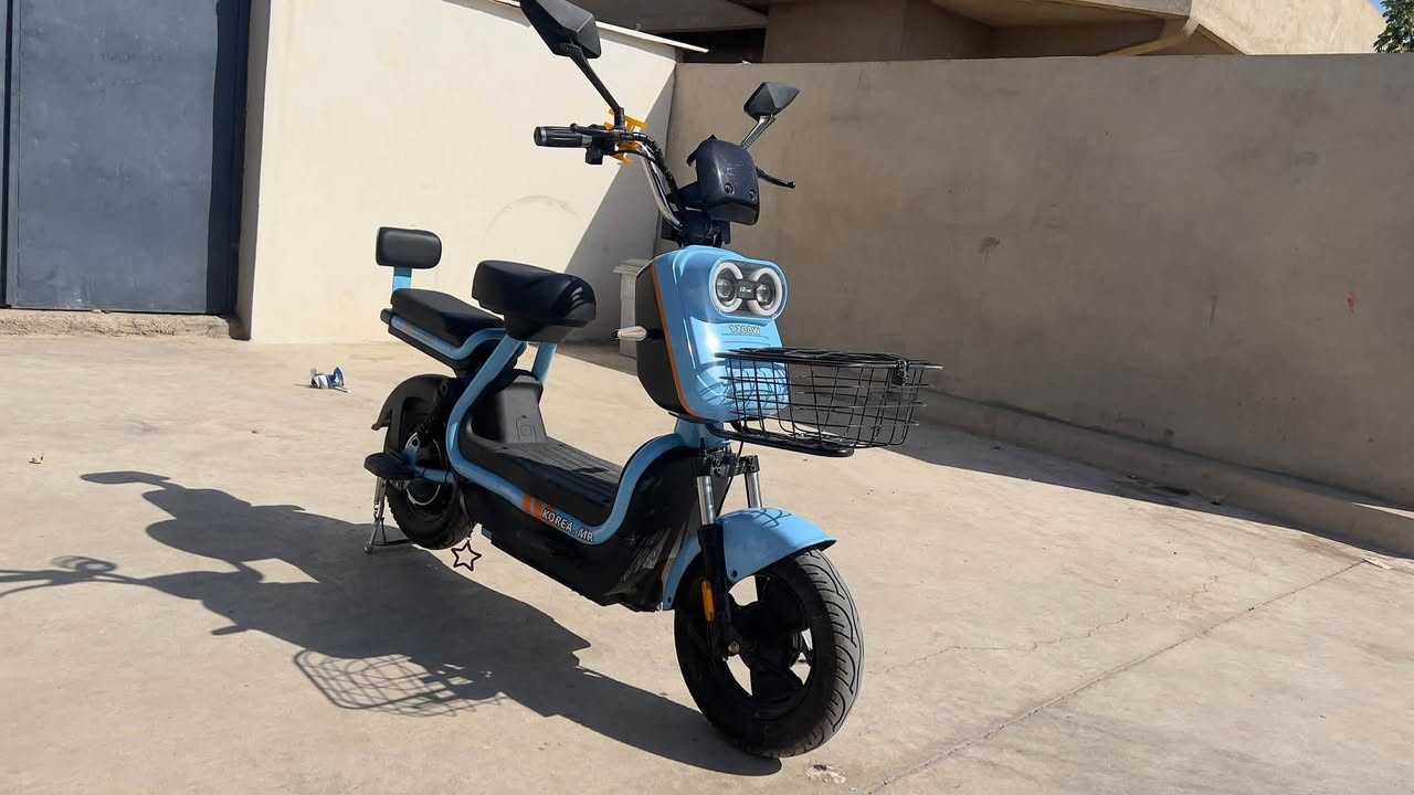 دراجه شحن للبيع ابو عيون حجم ١٤
السعر ٣٥٠ وبي مجال الشراي يخابر عل رقم 

‭***********‬

نص مكتوب في الصور:
- ٢٠٢٦/٠٩/٢٠ ١٤:٢٩
- أدخل النص
- Infinix HOT 40