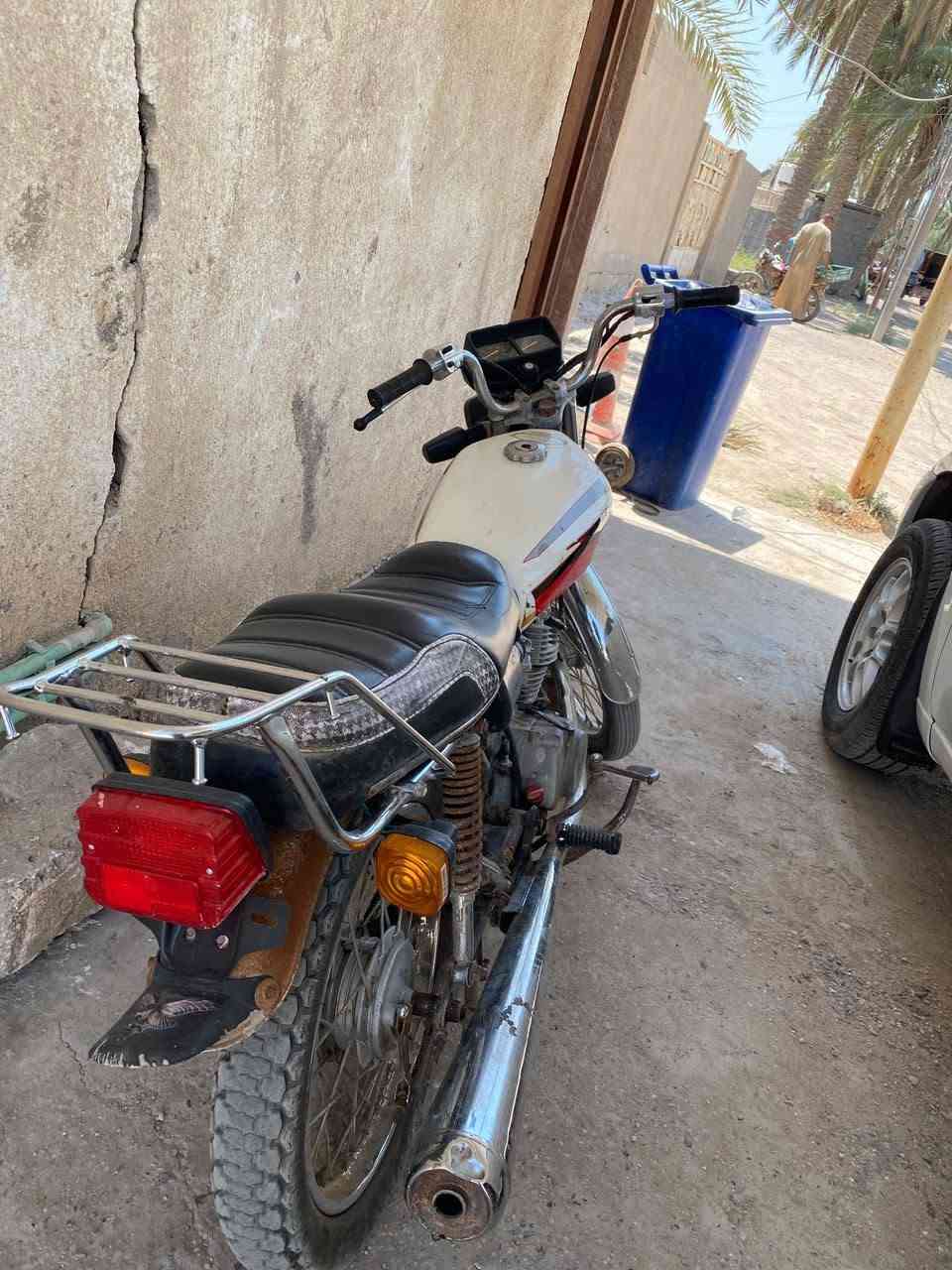 دراجه ارشه اوراق اصولي
كلشي شغال
لايت ابيض امامي زنون
لايت اصفر امامي
اشاير اماميه
بك لايت قوي جدا
اشاير خلفيه
هورن
ستانه جديده
كابريتر البارحه شديته
الدراجه كلش حلوه
مابيها اي نقص ربع هندر
دراجه مال جناي
قفلها ب ٤٠٠
لان بس الشاصي مالتها وحده ينباع ب ٢٠٠ الف لان اصولي
***********
مكاني المسيب
(أصولي ٦ ورقات يعني تترقم الدراجه)
