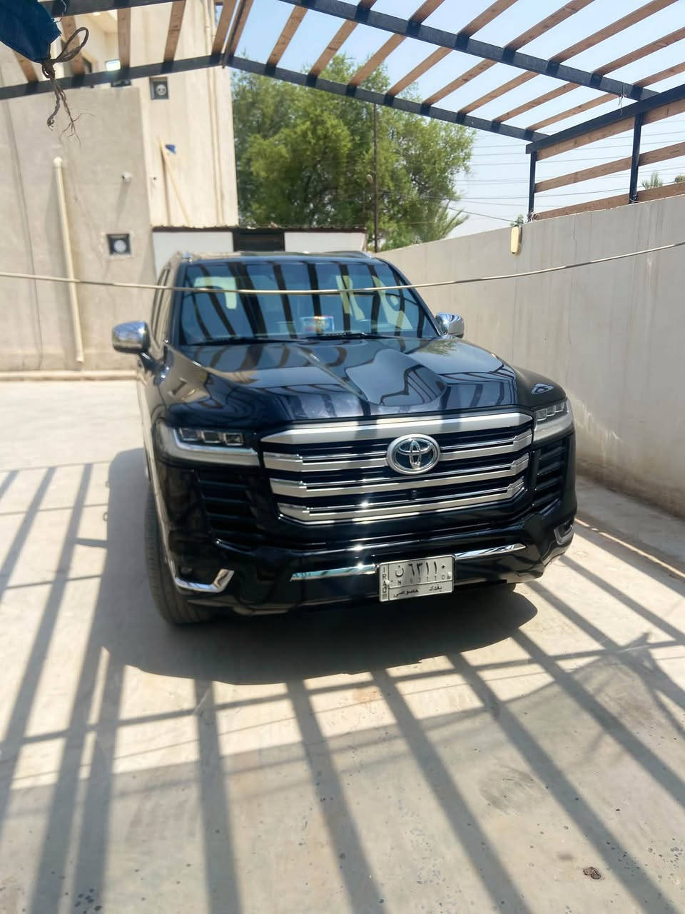لاندكروزر 2022 vxr فول مواصفات لون اسود توين تيربو كفالة عامه ماشية 94 الف كيلو داخل احمر تايرات جدد 
سعره 67 الف دولار مكاني بغداد 
***********
