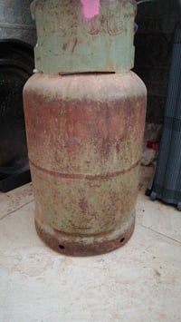 للبيع قنينة غاز عراقيه متروسه ب ٧٠ للتواصل واتساب ٠٧٧٣٢٠٥٣٥٣٣