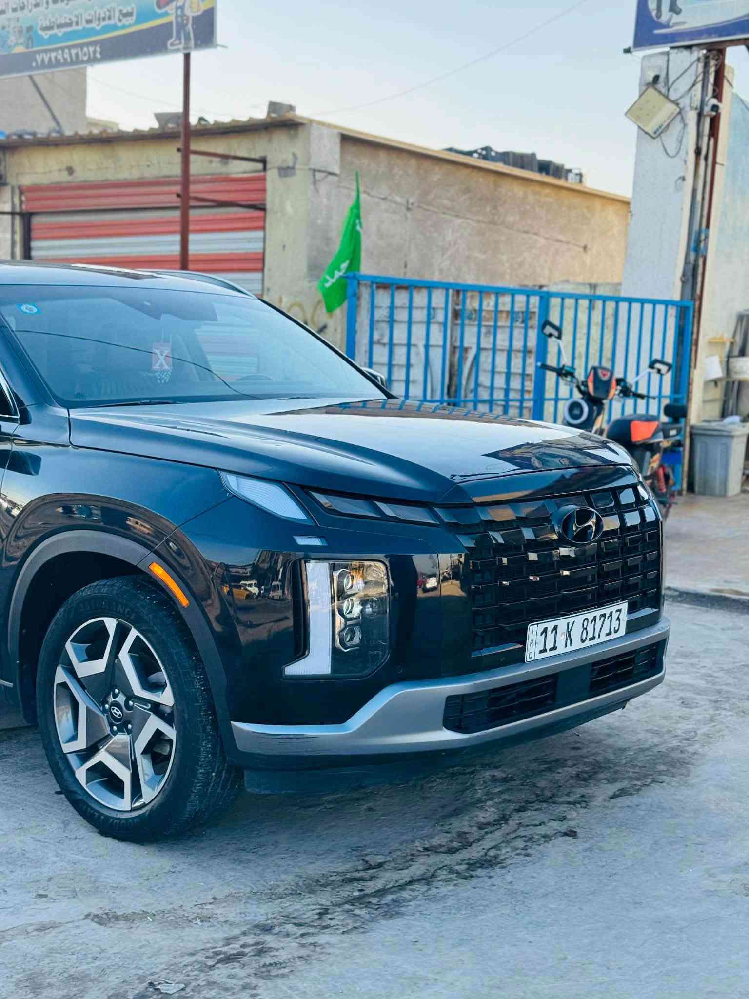 السلام عليكم
للبيع هونداي بالسايد فول مواصفات وارد امريكي ( )
 الفئة : لمتدد موديل 2023 ماشية فقط40 الف مايل قابل لزيادة  
الون : نيلي فوووول1/1 
حادث جملغ و بنيد مبدلت بلدي بدون دوخل 
مواصفات سيارة 
1-دبل بانوراما 
2-كشنات تدفئه تبريد امامي خلفي
 3-كشنات جلد اسود ملكي 
 4- 7 راكب vip منفصل  
5-كشنات خزن كهربائي 
6- نظام صوت متكامل (10) سماعات من Harman Kardon
7-ستيرن تدفئه + هزاز ستيرن 
8-شفتات ستيرن مع تحكمات كاملة 
9-شاشه دجيتال الكتروني 
10-داتا شو 
11-خمسة كامرات 360 درجة
12-كامرة دواره 
13-كامرة بالمري 
14-لايتات زينون 
15-لد خلفي 
16-اشارة بالمري 
17-بصمة 
18-بصمة ابواب 
19-سايد بريك كهربائيّ 
20-صندوق كهربائي ( بصمة ) 
21-نظام المنحدرات  
22-بردات خلفي 
23-محرك 6سلندر 3.8L 
24-تشغيل عن بعد و دخول ذكي 
25-اوتو هولد 
26-توقف ذكي 
27-مثبت سرعة مع مثبت مسارات 
28-تحديد مسارات متكامل مع قيادة ذاتية 
29-رادارات امامي خلفي جانبي 
30-حساسات امامي خلفي جانبي 
31-شحن وايرليس لجميع المقاعد الامامية والخلفية
32-التبريد مركزي 3 قطع 
33-اوتو Stop ✋🏻
34-المرايا الجانبية قلاب عند الرجوع للخلف 
-رقمها بغداد بأسمي تحويل مباشر 
-وبعد بيها هواي موصفات                                                                                                                                                           السعر242بيه مجال كلش بصيط  :***********
