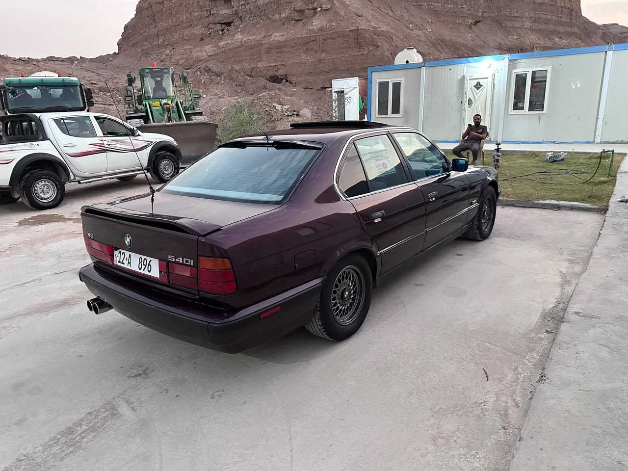 السلام عليكم بيم للبيع حجم 540 موديل 93 جام كهرباء كشنات مخمل 
تلفون برده خلفيه شاشه رقم جديد هزه جديده رقم مميز ثلاث ارقام باسمي 
محرك شرط كير شرط تخم تاير جديد سياره جاهزة من كلشي تحويل مباشر مكان الانبار رقم صاحب السياره ***********
