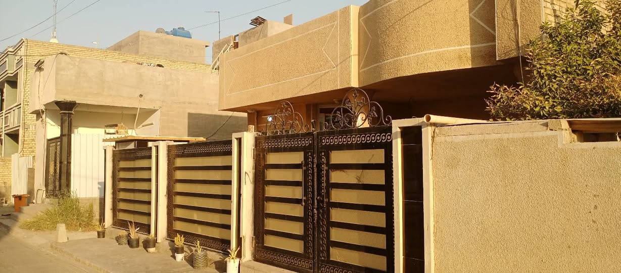 السلام عليكم يوجد بيت للبيع مساحه 200 م الواجهه 10 النزال 20 بيت طابق واحد ومعلومات البيت اللي يحب يدخل خاص واتساب فقط او هذه الرقم ***********
