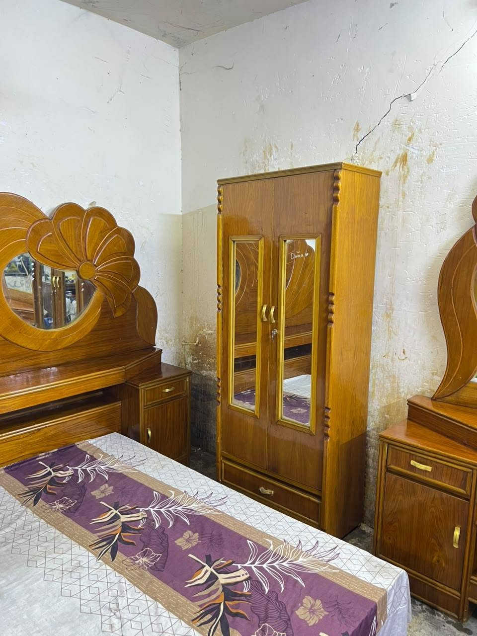 غرفه اأخشاب مستعمله للبيع نضيفه صاج داخل وخارج 6ابواب ملحق موديل نفخ مقوس حديث الزاويه كنتوريه ضهر جرجوبه براغي السعر 600بغداد الاتصال *********** متواجد واتساب اكو توصيل بكروه
