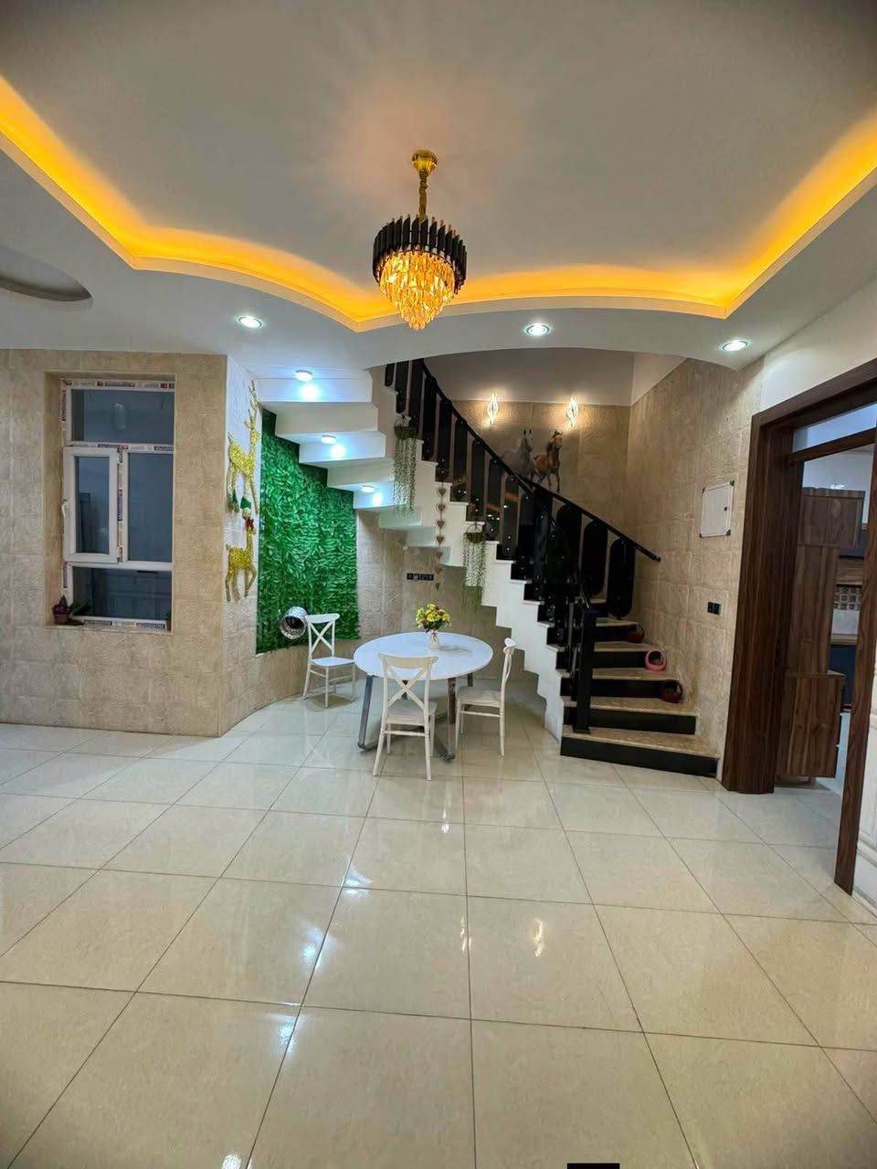 دار للبيع بناء حديث حله نادر الثانيه خلف سكله صدام 

مساحته 200متر طابو زراعي سند 25 

الواجهـــــــــة  8ونص
النــــــــــــزال  25متر

طابقين ثلاث غرف نوم وصاله ومطبخ وحمام ومطبخ ومجمع صحيات وطارمه

عرض الشارع 8 متر كافه الخدمات 

لـــلاســــتـــفـــســـار ***********
***********
مراجعة مكتب سومر للعقار نادر الاولى على الشارع الخدمي قرب حسينيه حنتوش
