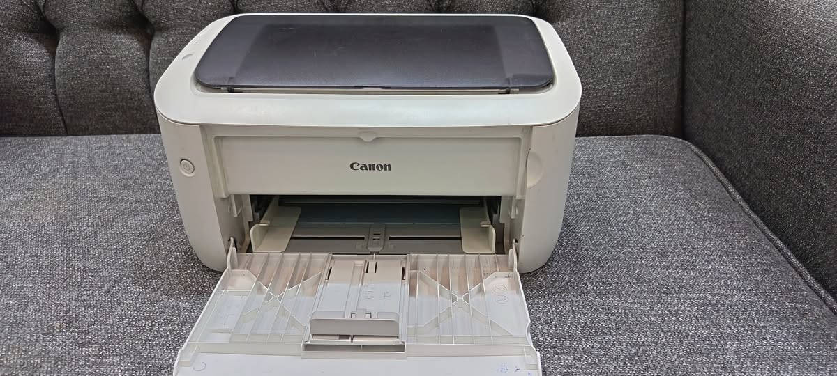 طابعه كانون LBP6030W بيها واي فاي  ليزري ابيض واسود الكاترج باودر سعره 10 الف يطبع 2000 نسخه وتطبع 20 نسخه بل دقيقه وتسحب من الموبايل والحاسبه نظيفه مال بيت ومداخله تصليح
بغداد الشعب
***********
