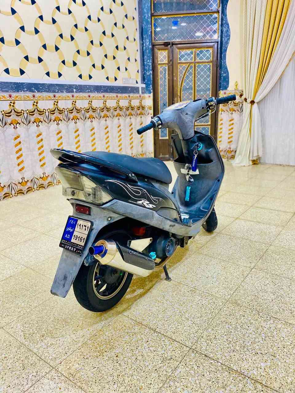 ماكس عدلة للبيع دراجه بيها تزويدات خارجية كلة اصلي ملاح خير من الله مكينه ٥٥ بوشة اصلية شلعه ومعدل كلجات رياضي بيها ختم واحد الدراجه كلها كفر كلة اصلي سعرها ٧٧٥ وبيها مجال للشراي وياهة صالنصة بلادية ***********
