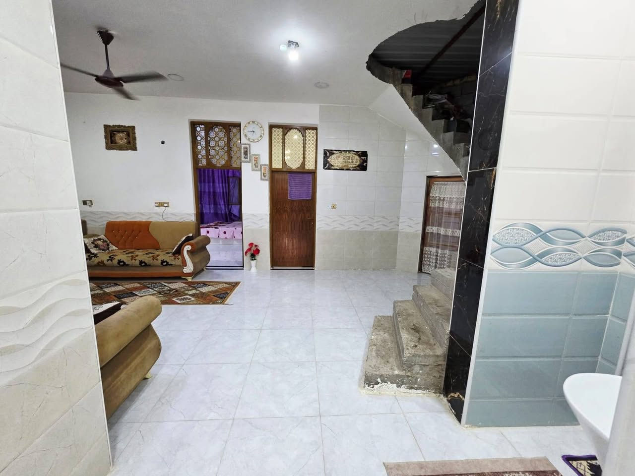 بيت للبيع مساحه ٢٤٠ طابو زراعي سند ٢٥ مسجل بالبلدية كوت حي الحكيم شارع كاله تفاصيل البيت البناء طابوك يحتوي على غرفتين نوم وصاله ومطبخ واستقبال وكراج وحديقة صحيات داخليه وخارجيه السعر ٦٨ وقابل للتفاوض للاستفسار مراجعه مكتب دلاليه احمد السعيدي قرب حسينيه بيت خليفه الاتصال *********** ***********
