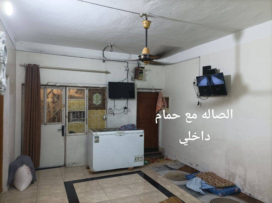 دار للبيع مساحه 140متر
كاع الكوام للستفسار اتصل على رقم

*********** بيه وتساب

نص مكتوب في الصور:
- استقبال
- الصاله مع حمام داخلي
- الاستقبال
- باب المنور ويسلكك درج حديدي فاخر الى السطح ومنه غرفة نوم
- غرفة نوم