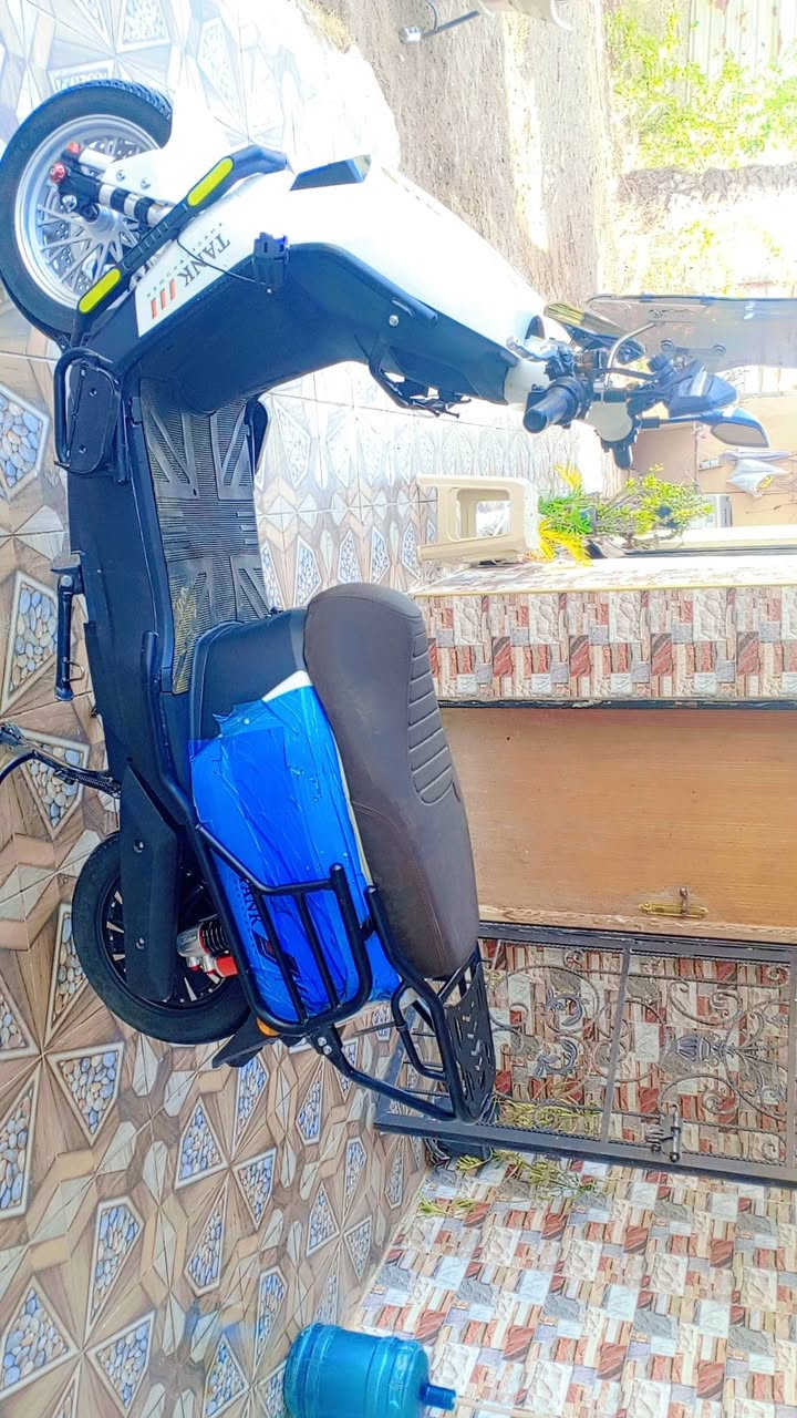 سلام عليكم دراجه شحن البيع نضيفه مستخدمه شي قليل ٦ بطاريات شحن فول مديل ٢٠٢٧ عنوان شيخ حمد قريب مشروح طارق سعر خاص
***********
***********.واتساب

