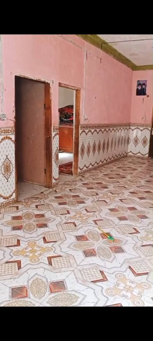 اخوان بيت للبيع بل زراعي خلف الحسينيات عمود 462 قريه سيد داخل يتكون من 5 غرف نوم + مطبخ +صاله + استقبال و حوشين كامل ماء و وطني و مولد موقع حلو
سعر 38 و بيه مجال
***********
اخوان بيت للبيع بل زراعي خلف الحسينيات عمود 462 قريه سيد داخل يتكون من 5 غرف نوم + مطبخ +صاله + استقبال و حوشين كامل ماء و وطني و مولد موقع حلو
