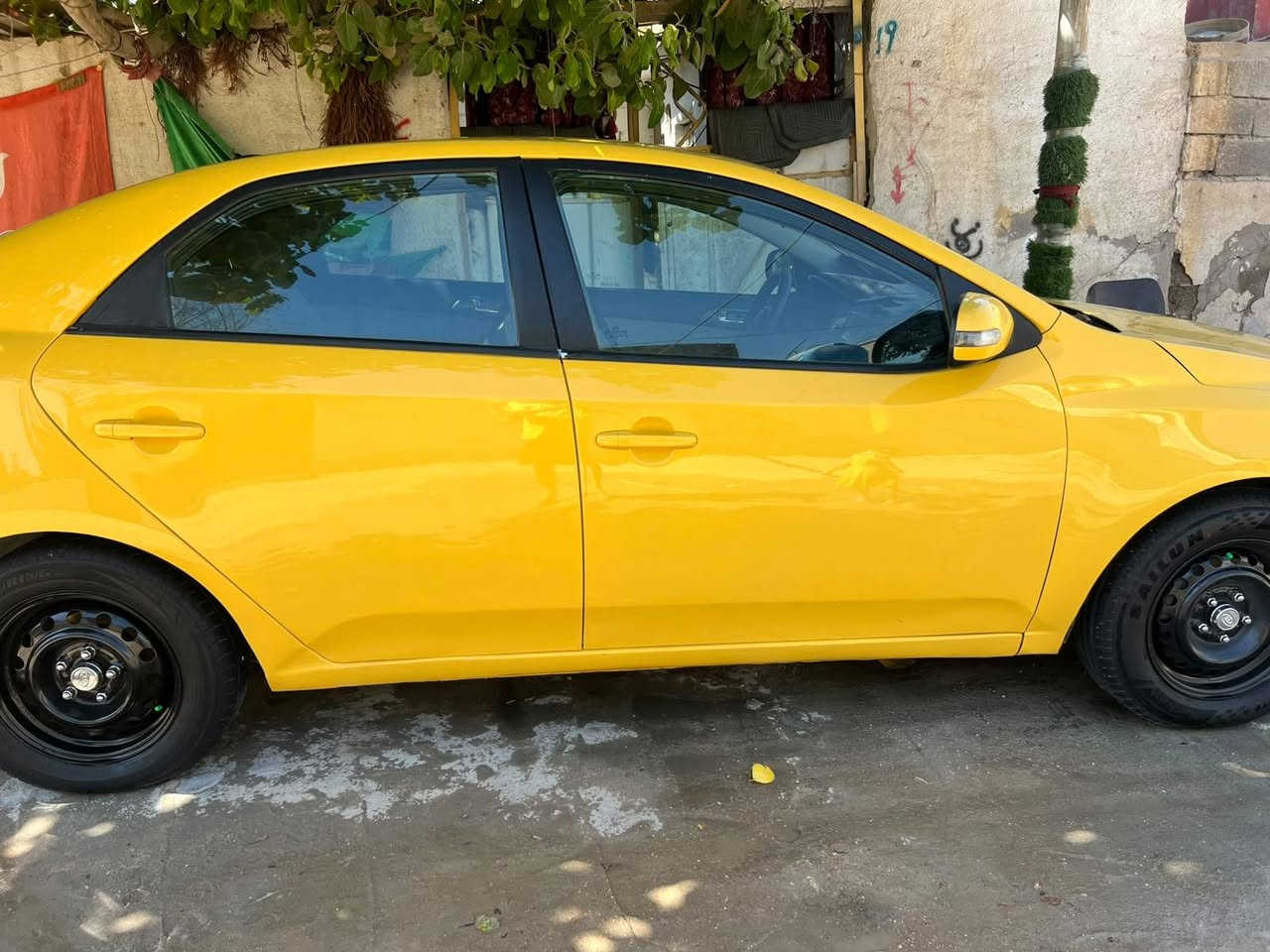 سلام عليكم فورتي 2013 سياره وارد مريكي حادثه جاملق الخلفي اليسر سيارة حلوه صبغ جديد تخم تاير  جديد تبريد ثلج 🥶 كهربائيات كلهه شغاله سعرر 77 وبيهه مجال عنوان بغداد مدينة صدر ***********
