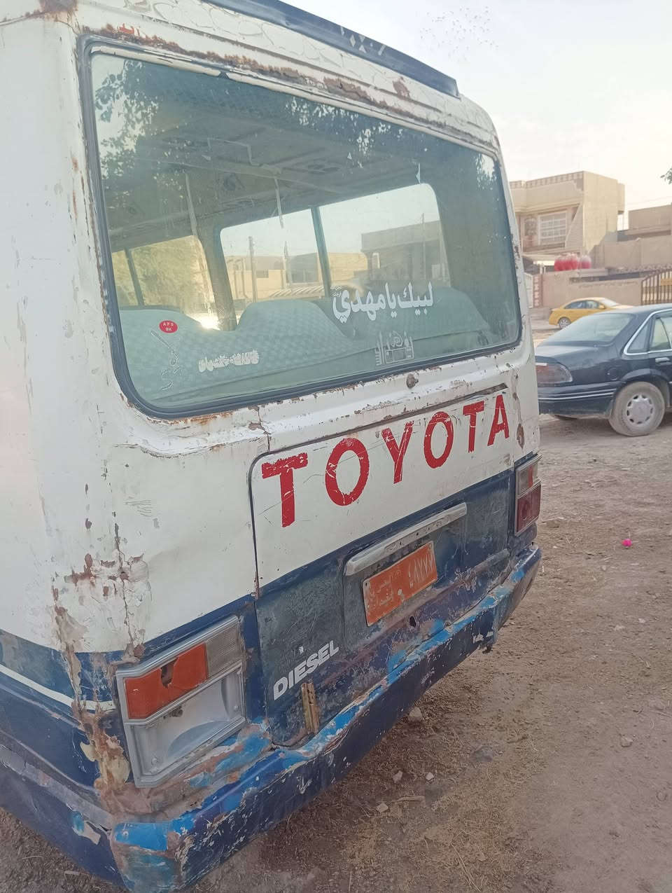 كوستر للبيع ٣ونص وبيها مجال مكينة جديدة بعدها على سحك ومگاني بلحلة  رقم الهاتف ***********
