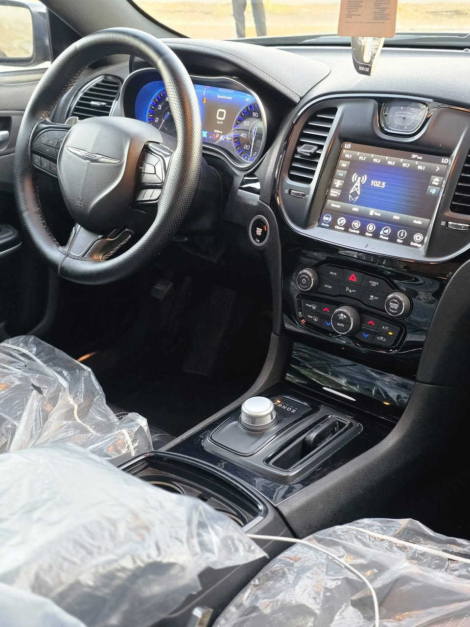 السلام عليكم الاخوان ..
كرايسلر 300s 2022 ..
وارد كندي ماشية 50 مايل ..
مواصفات اس فول مواصفات ..
كير محرك بشرط بحالة الوكالة .. 
بدون صبغ سيارة فقط مكان صغار pdr ..
سيارة كلش جديدة حلوة مابي نواقص ..
مكان سيارة اربيل ..
***********

