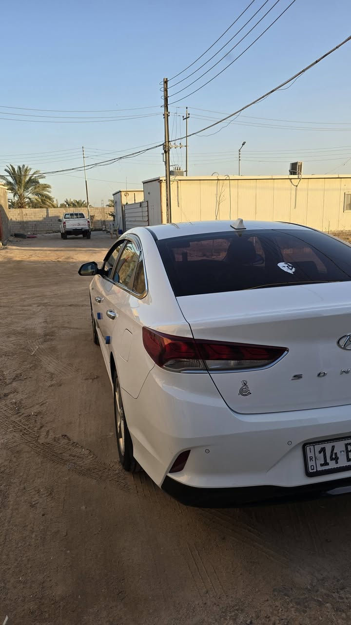 هونداي سوناتا كوري 23  اصل 
رقم بصره  جديد بسمي بيها بس  كارت جاملغ الوره شبر تقريبآ 

مكينه 2000 بانزين 
سايد بريك بصمه
اوتو هولد توقف ذاتي 
رادار امامي 
رادار تحديد مسار
وبعد بيها هواي موصفات 
ماشيه 44
سعر 170 $
***********
