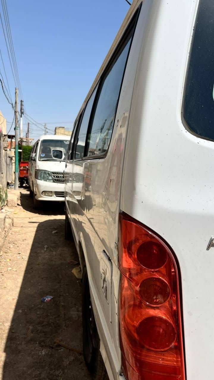 جنبي H1 مصفره بسمي شرط تحويل مكانه بسمايه سياره كير مكينه وكسل وكشر كفاله تخم تاير تخم ويل دواخل نضيفه ***********
