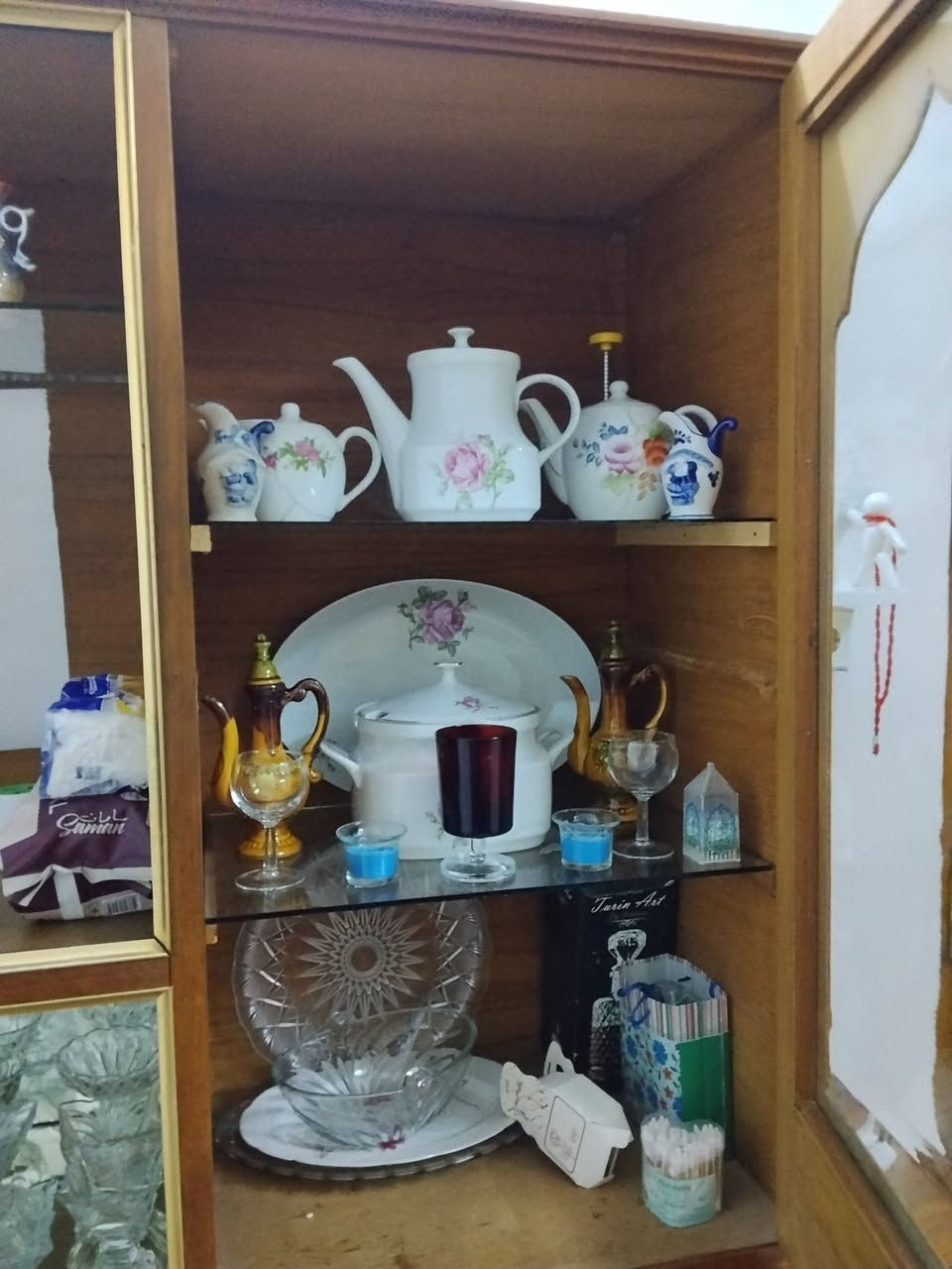 بوفيا للبيع نظيفة جدا كما موضح خشب عراقي درجة اولى ثقيل 
السعر 175 الف ( المكان القادسية الثانية ) 
الاتصال عالرقم ***********
