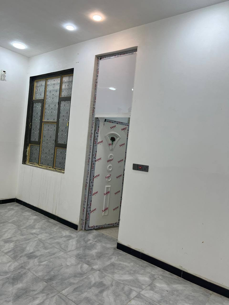إعلان بيع دار سكن (مشتمل) – بناء حديث
​🏠 دار سكن (مشتمل) للبيع - طابو صرف
​الموقع: صوب بني ركاب - حي الأمير.
​المساحة: 125 متر مربع.
​الملكية: طابو صرف (ملك صرف جاهز للتسجيل).
​الحالة: بناء جديد بلمسات حديثة وجاهز للسكن مباشرة.
​التفاصيل والتقطيع الداخلي:
​غرفة نوم واسعة.
​صالة معيشة داخلية مرتبة.
​غرفة استقبال (ضيوف).
​صحيات كاملة (داخلية وخارجية).
​📞 للتواصل والاستفسار والمعاينة:
​رقم الهاتف: ***********
