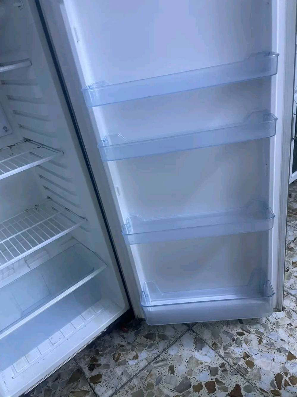 ثلاجه • نضيفة • ١٧ قدم