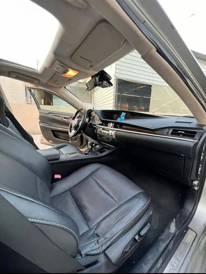 🚘 معرض GLI للسيارات يعرض لكم سيارة مميزة للبيع
طريقه التواصل واتساب فقط

🔹 نوع السيارة: تويوتا لكزس 
🔹 الموديل: 2017
🔹 الفئة: es350 
🔹 الوارد: امريكي 
🔹 عدد الكيلومترات: 148mil
🔹 الحادث / الصبغ:  رشات صبغ بدون داخل بدون ايرباك
ملاحظه سياره ٥ قطع ابيع حزام 
🔹 حجم المحرك: v6 
🔹 حالة المحرك: ممتاز 
🔹 القير: ممتاز 
🔹 حالة السيارة: جيد 
🔹 الترقيم: أرقام سنويه جديده 
🔹 المواصفات: فول 
💰 السعر: 139
🤝 السعر قابل للتفاوض
📍 موقع السيارة:  مهت 
📞 طريقة التواصل: اتصال أو واتساب فقط
📱 رقم الهاتف: *********** 
✨ معرض GLI للسيارات — ثقتكم تهمنا
