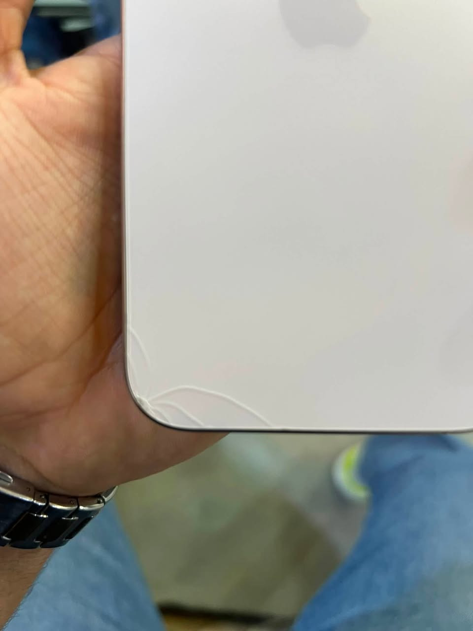 iPhone 16 pro max 
بطاريه 100  جهاز جدا نضيف جهاز ماستر وبعده داخل الضمان 
كامل ملحقات كيبل وكارتون  الجهاز بيه بس هذه الفطر الزغير بل ضهر 

***********
