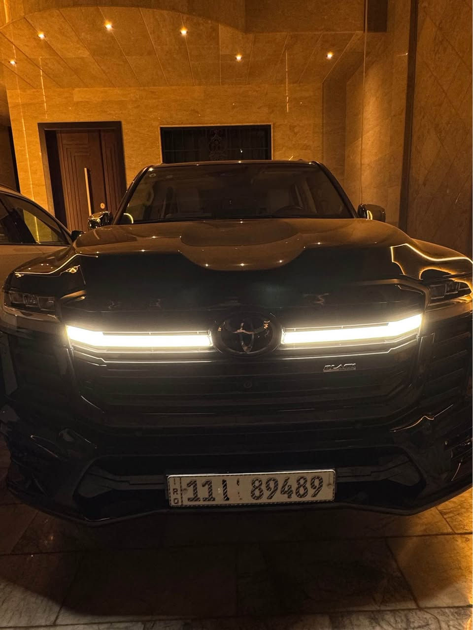 تويوتا لاندكروز موديل 2025 بلاك ادشين
الفئة: VX Limited S (بلاك اديشن)
وكالة تويوتا العراق ضمان شركة ساس مغلفة ppf 
Limited S Black Edition
 🔸موديل 2025
 🔸عداد المسافة 17700
🔸كشنات الامامية كهرباء + تبريد 
🔸كشنات صف الثالث كهرباء 
🔸بصمة + تشغيل عن بعد 
🔸فتحة سقف 
🔸ثلاجة 
🔸3 شاشات 
🔸صندوق كهرباء
🔸8 ايرباك 
🔸اضوية led + كشافات 
🔸شاحن لا سلكي 
🔸فول تحكم ستيرن 
🔸تدفئة تبريد قطعتين 
🔸حساس امامي و خلفي 
🔸🔸     مرقم بغداد   🔸🔸 
🔶رادار مع توقف ذاتي 

🔸كامرات 360

🟥ضمان خدمة مجانية لمدة ٤ سنوات أو 80,000 كم 
بيها بارد بسيط بالجاملغ الخلفي و صبغ بمقدار 20  سم مقدمة البنيد بسبب شخط وليس حادث

للاستفسار الاتصال *********** بغداد, العراق
