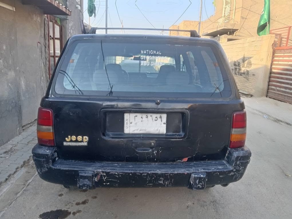جيب شيروكي موديل 93 كير ومكينه ففتي كير عادي رياضي رقم بغداد كير ومكينه وحداديه جدد مالكهه بكربلاء ماواصله مسؤل عن سرقه وعشائر مكان السيارة ديوانيه رقم الهاتف *********** سعرها 25 وبيها مجال ديوانية, القادسية
