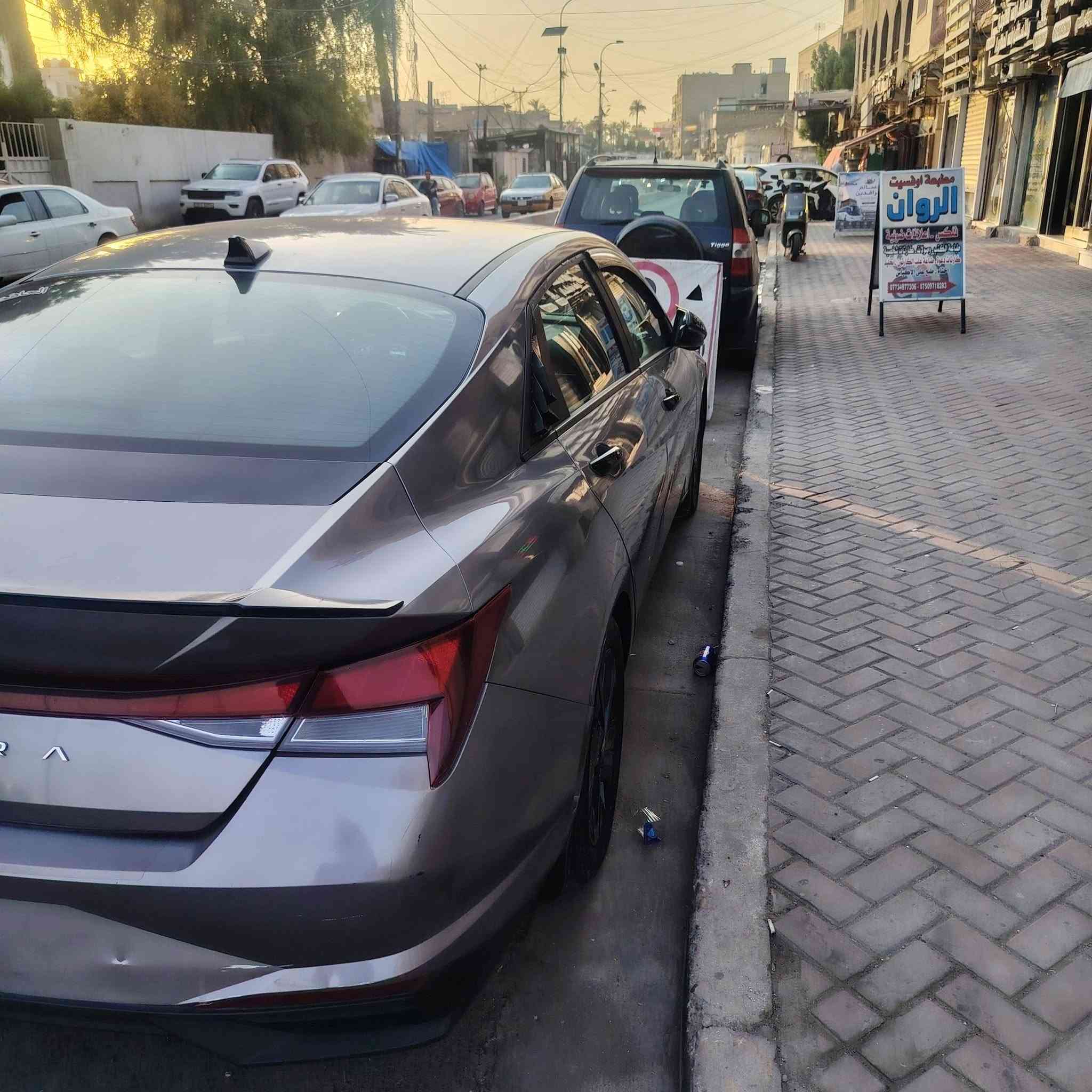 للبيع هيونداي إلنترا  2023 لون فيراني

* محرك 2.0 لتر (4 سلندر)
محرك دوش
* گير أوتوماتيك CVT
* دفع أمامي
* اقتصادية جداً بالوقود
* تشغيل بصمة (Push Start)
* دخول ذكي بدون مفتاح
* شاشة معلومات وترفيه

* كاميرا خلفية
* مثبت سرعة
* مقود متعدد الأزرار
* مكيف ممتاز
* حساسات وأنظمة أمان متعددة
* نظام المحافظة على المسار
* فرامل طوارئ تلقائية توقف تلقائي 
* تنبيه النقطة العمياء (حسب التجهيز)
* جنطه واسعة ومقاعد لـ 5 ركاب  
ماشية (85000) وضربتها (جاملغ و بابين و شويه بارد بل بنيد)  السيارة جداً نظيفة وضربتها جداً حلوة ما واصلة للدواخل ولا للشاصي ،ولا لغد
للاستفسار التواصل ***********
مكان السياره الأعظمية
 متوفر واتساب
السعر 132$
