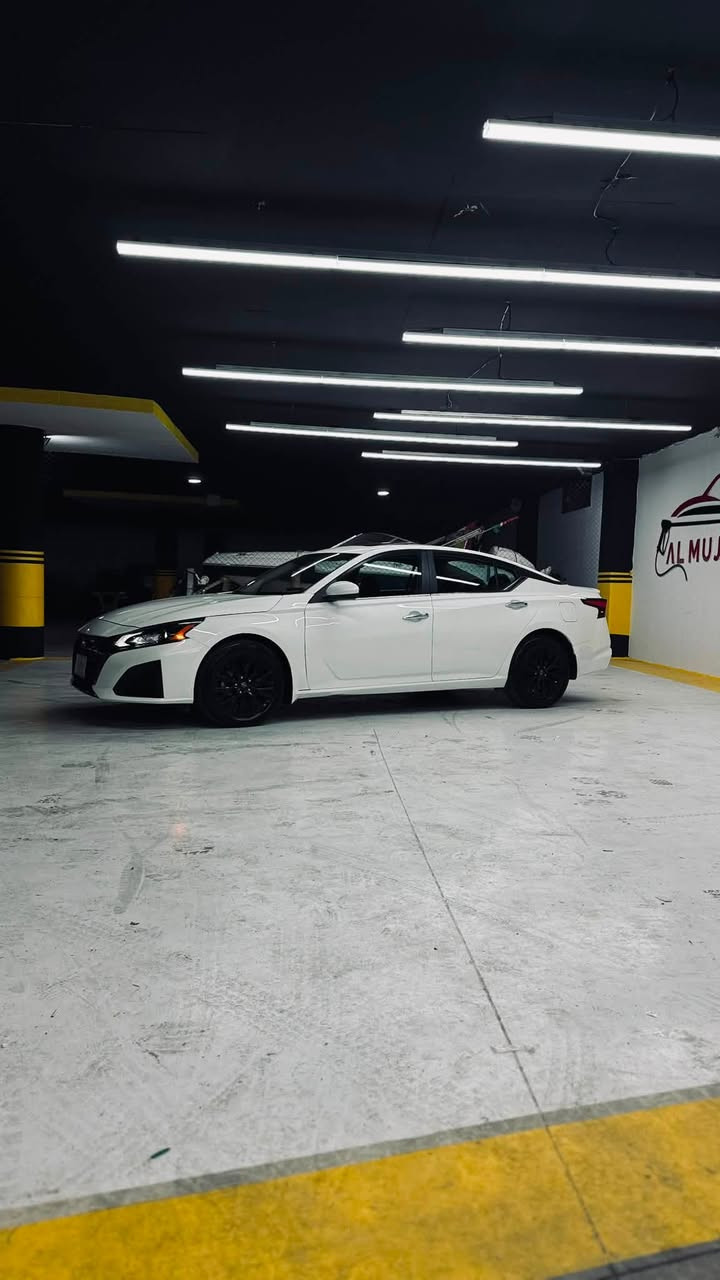 سعرە بلاش 👌🔥 .
.
Nissan Altima SV Plus
.
2025 
.
سیارە يجي شاشة جبير و سلايد و دوسة ليد .
.
حادثە جاملغ و بنید صبغ و باب خلفي كلير .
.
*********** 
.
سعره ١٦٠ و بي مجال 🔥👌
